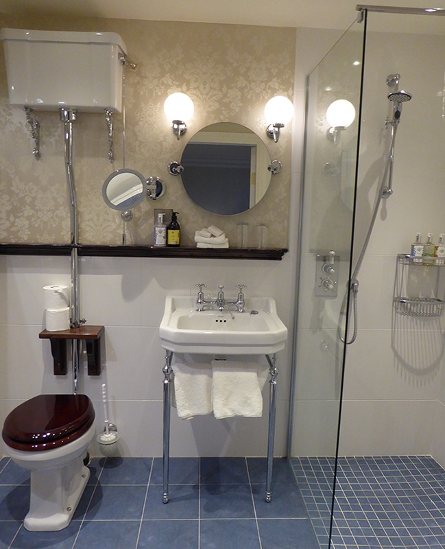 Ghan House Disability Accessible Ensuite Bathroom